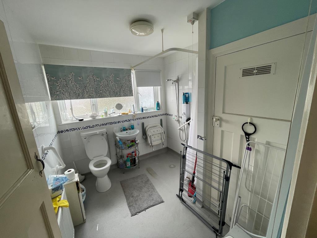 Lot: 144 - THREE-BEDROOM HOUSE FOR IMPROVEMENT - Shower Room with W.C.